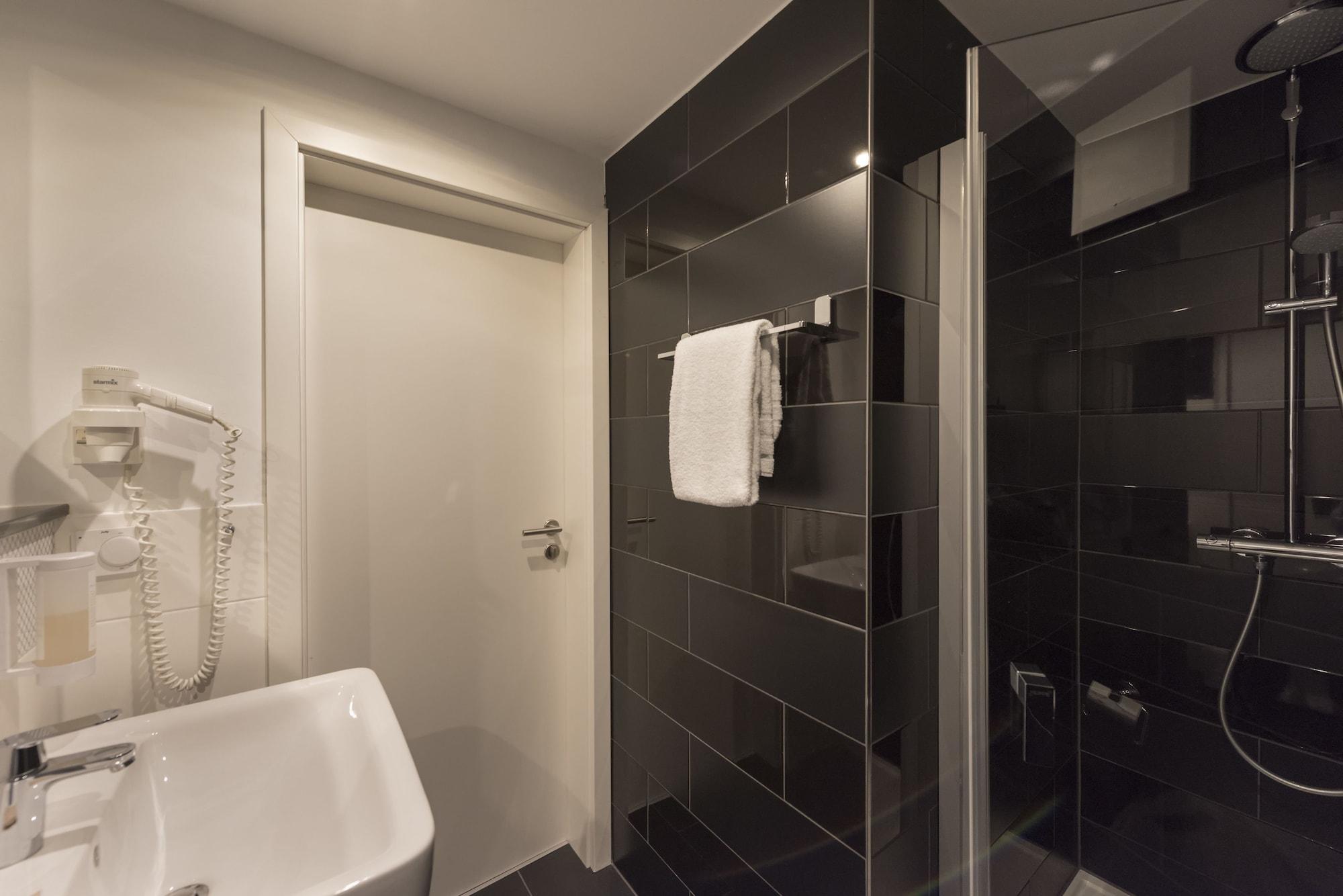 Wyndham Duisburger Hof Hotell Rum bild